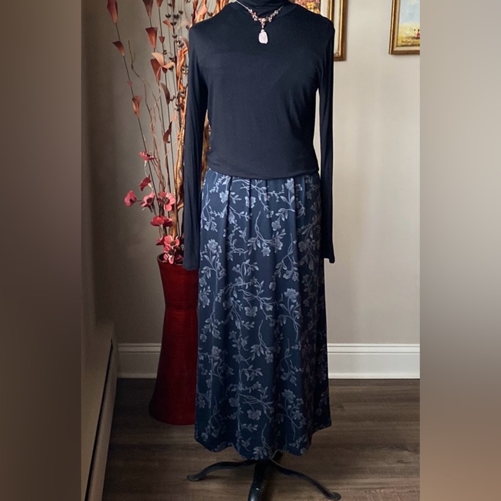 Notations Clothing Co. Black Floral Skirt / Size 1X